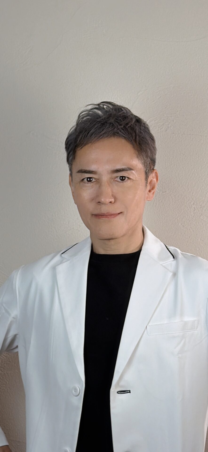 神奈川県横浜市で活動する広告モデル・昭和歌謡歌手 北口太郎のポートレート写真（5枚目）