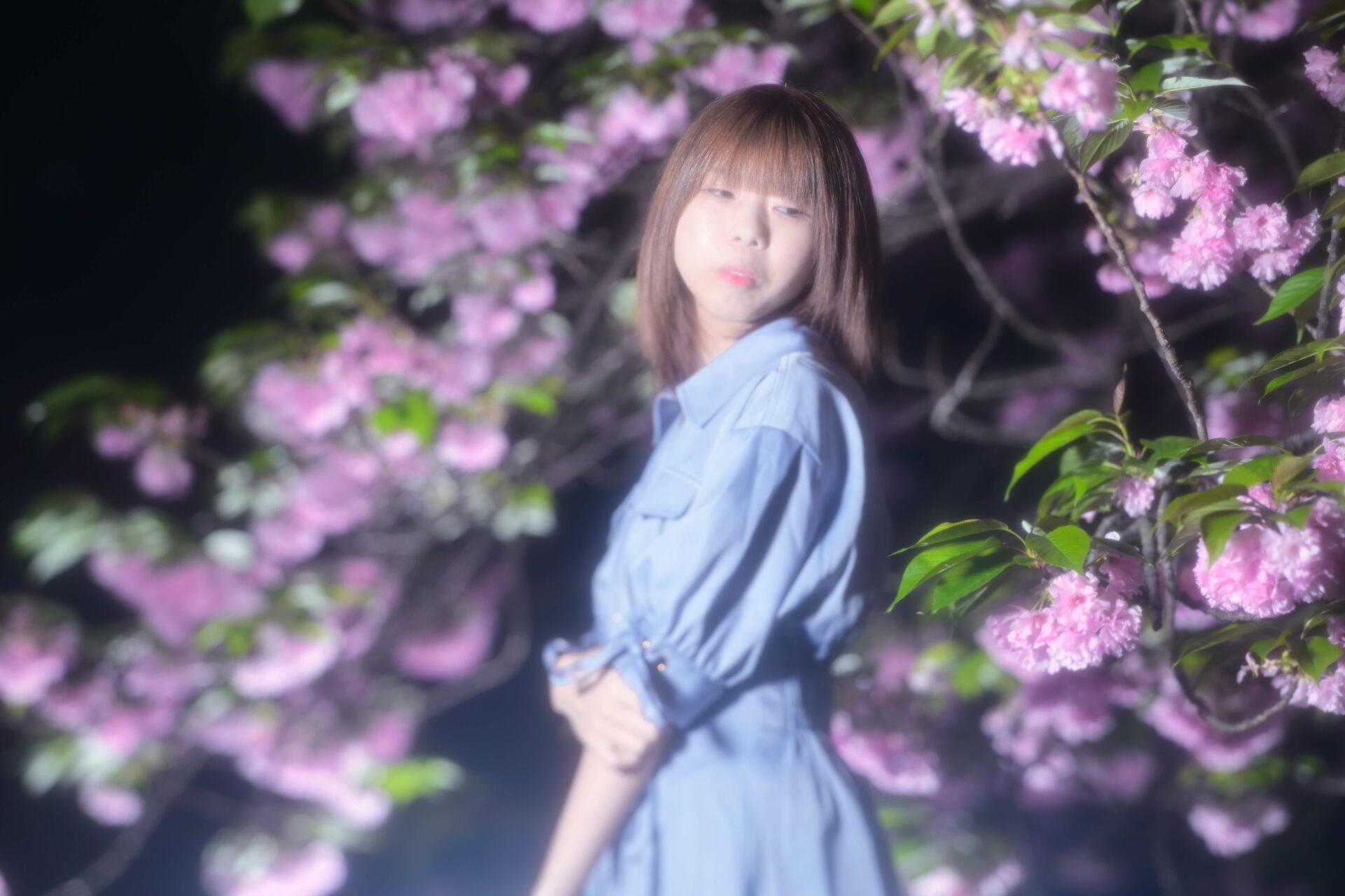 大阪府で活動するアーティスト 飛鳥萌乃のポートレート写真（2枚目）