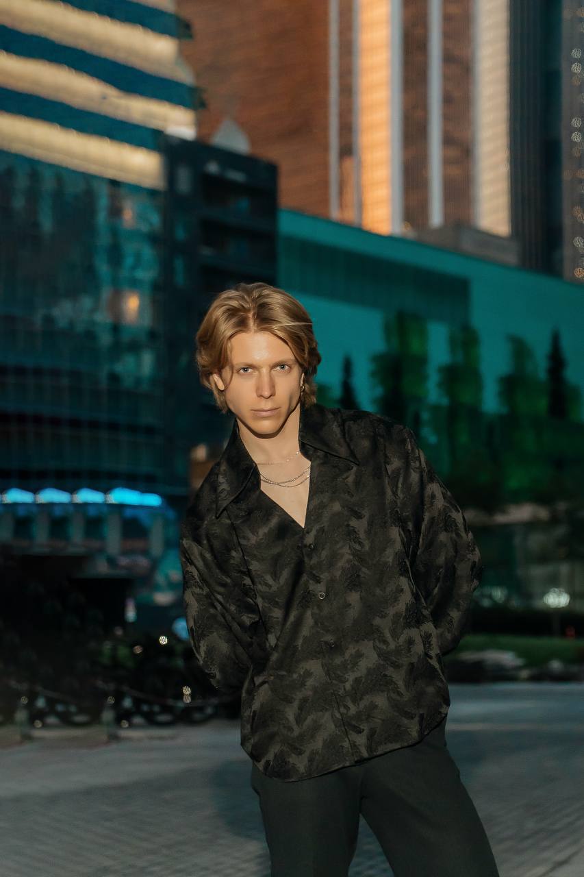東京都TODAで活動するモデル アルチョムのポートレート写真